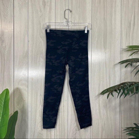 Spanx Look At Me Now Seamless Cropped Legging Camo size M Medium - Picture 4 of 11